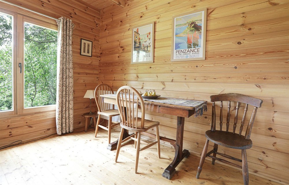 The setting of Two Hoots