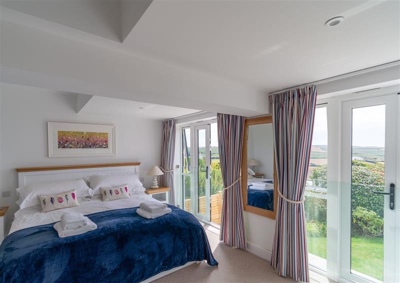 Double bedroom (photo 3) at Two Hoots, Thurlestone, Devon