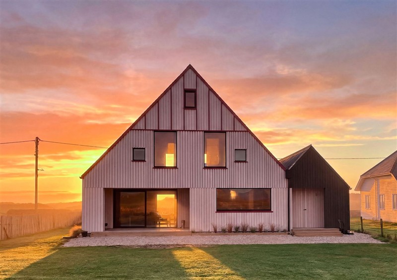 The setting at Twyn Isaf, Borth