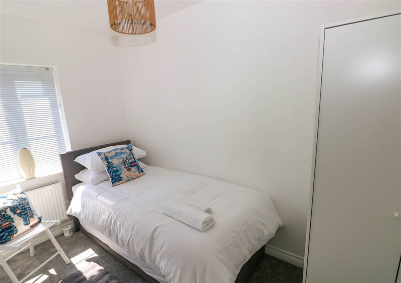 One of the 2 bedrooms (photo 2) at Ty Bach Twt, Llanelli
