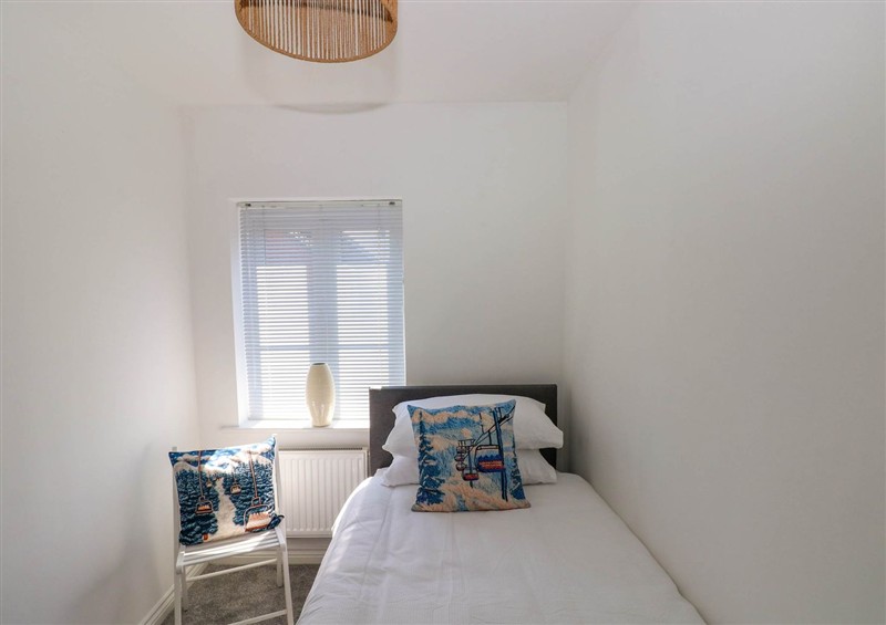 This is a bedroom (photo 2) at Ty Bach Twt, Llanelli