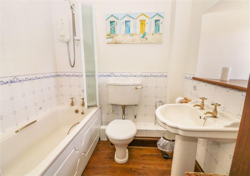 The bathroom at Ty Bwlcyn, Dinas