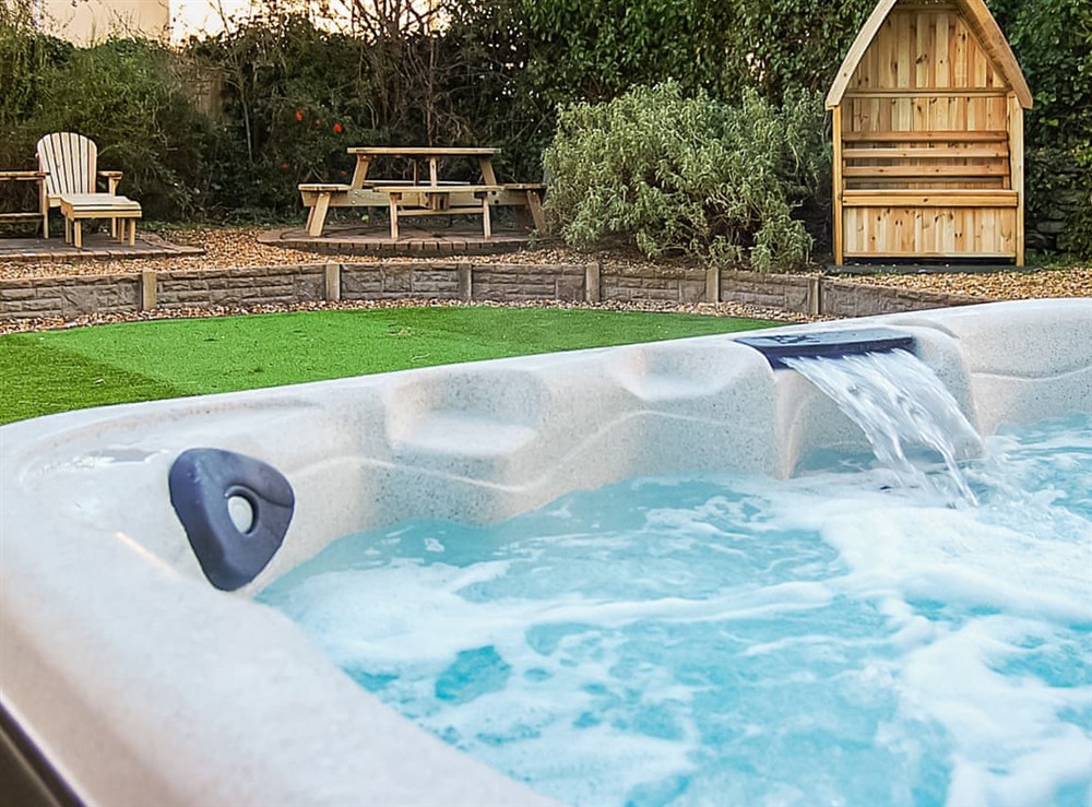 Jacuzzi at Ty Capel in Tywyn, Gwynedd