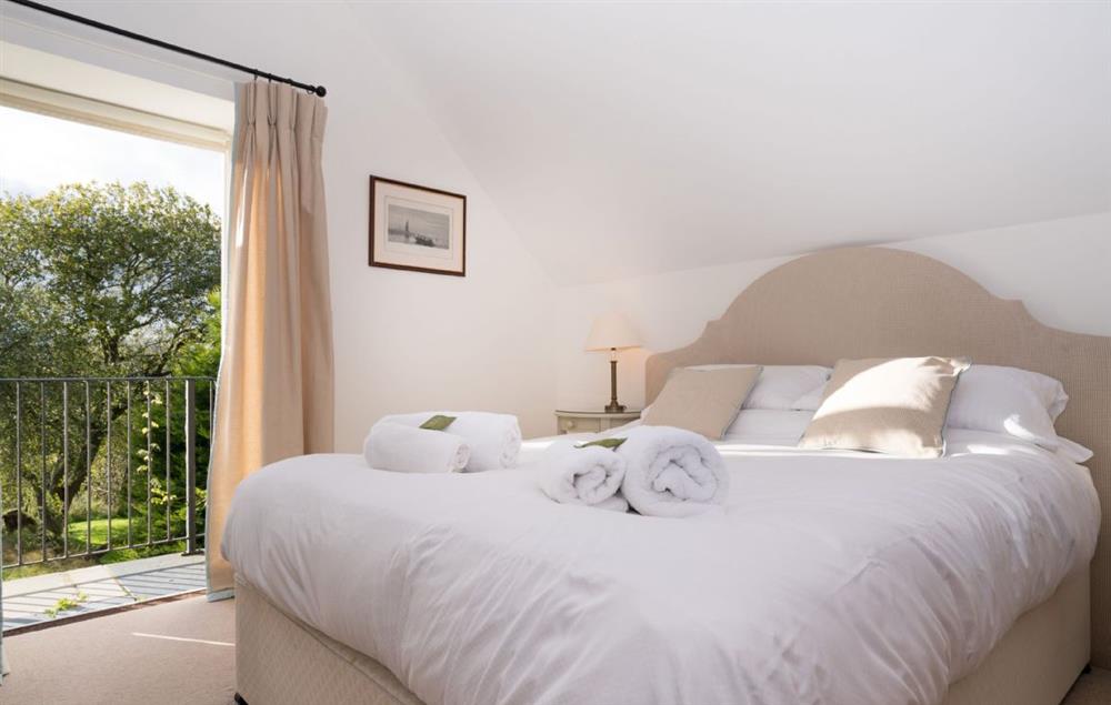 Double bedroom with 5’ bed (photo 3) at Ty Cerrig, Bodnant Estate