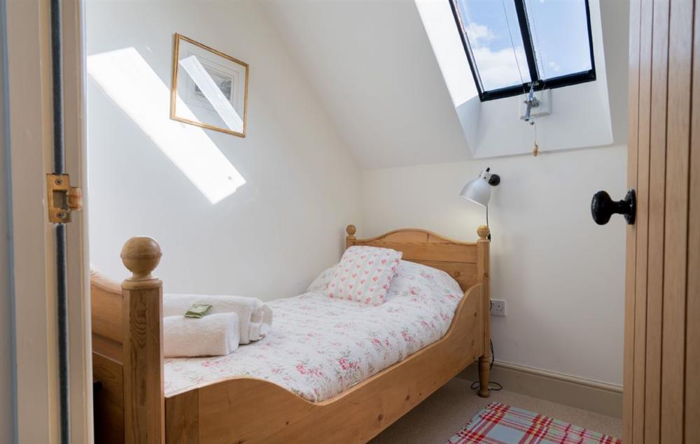 Single bedroom with 3’ bed at Ty Cerrig, Bodnant Estate