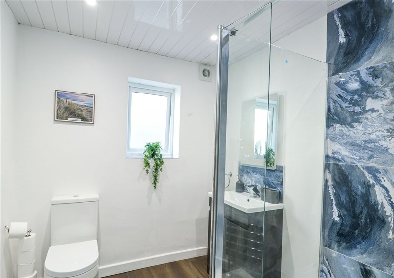 Bathroom (photo 2) at Ty Copr, Amlwch