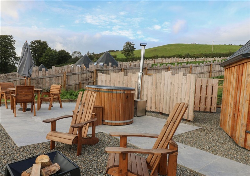 The patio in Ty Crwn - The Roundhouse at Ty Crwn - The Roundhouse, Near Lampeter