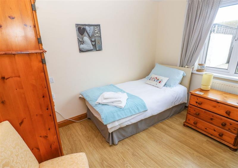 A bedroom in Ty Crydd (photo 4) at Ty Crydd, Llansaint near Kidwelly