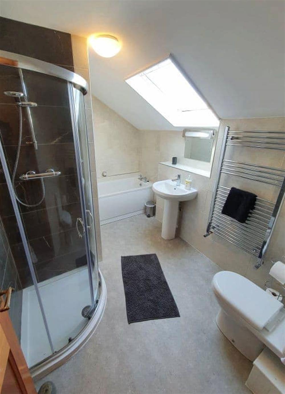 The bathroom at Ty Fferm in Croesgoch, Pembrokeshire, Dyfed