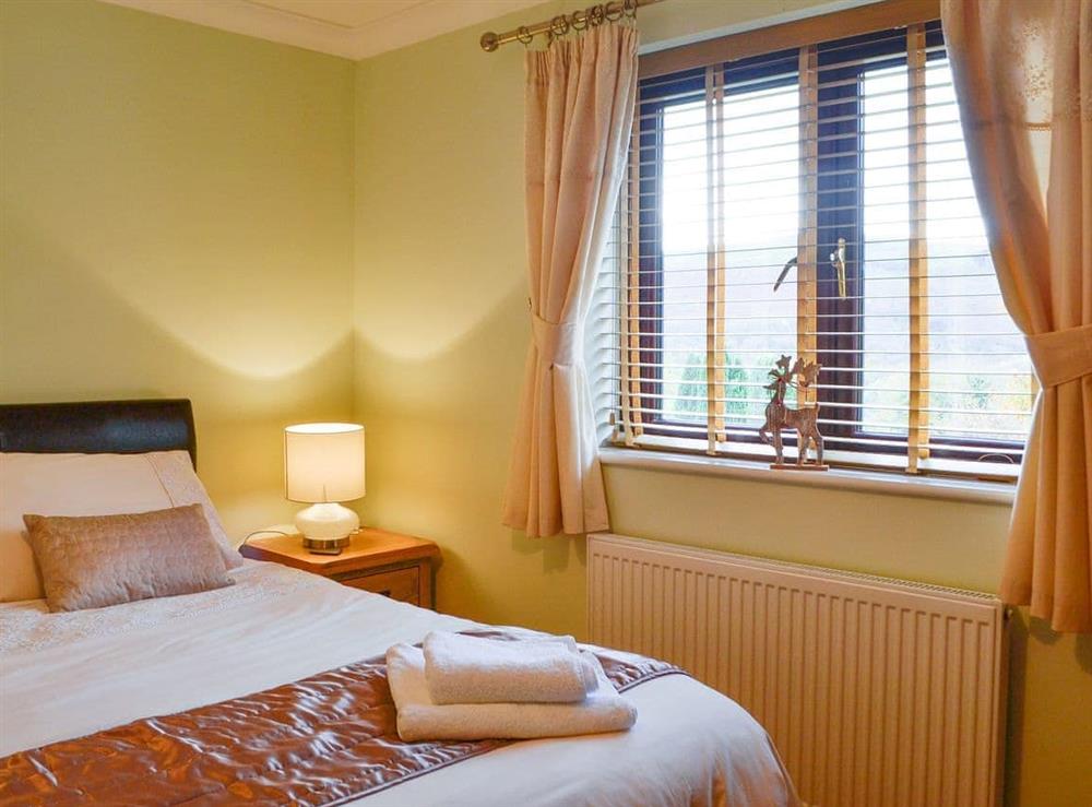 Lovely and peaceful double bedroom at Ty Glyndwr in Lower Cwm-twrch, near Llandovery, Powys
