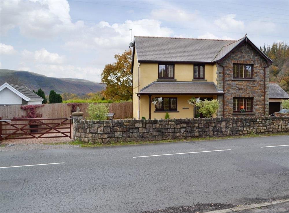 Peaceully located detached holiday home at Ty Glyndwr in Lower Cwm-twrch, near Llandovery, Powys