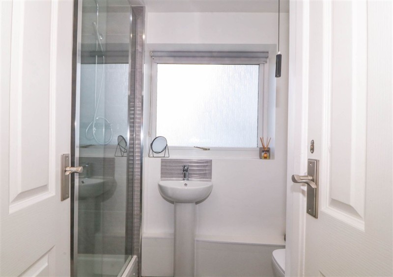The bathroom at Ty Golau, Llanbedrog