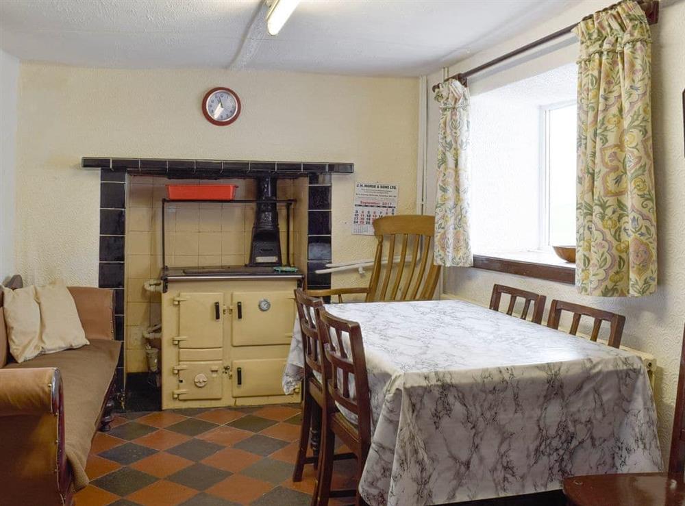 Spacious dining room at Ty-Gwyn in Cynheidre, near Llanelli, Dyfed