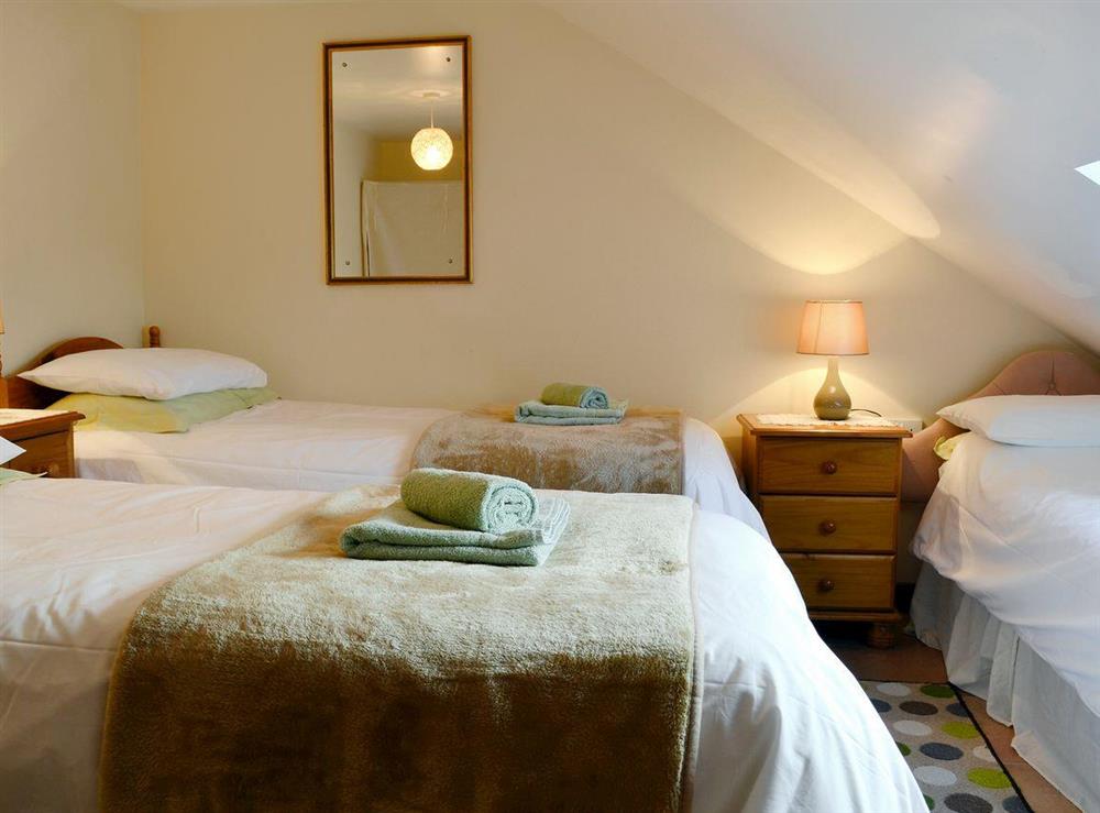Light and airy triple bedroom at Ty Hir in Arthog, Fairbourne, Gwynedd