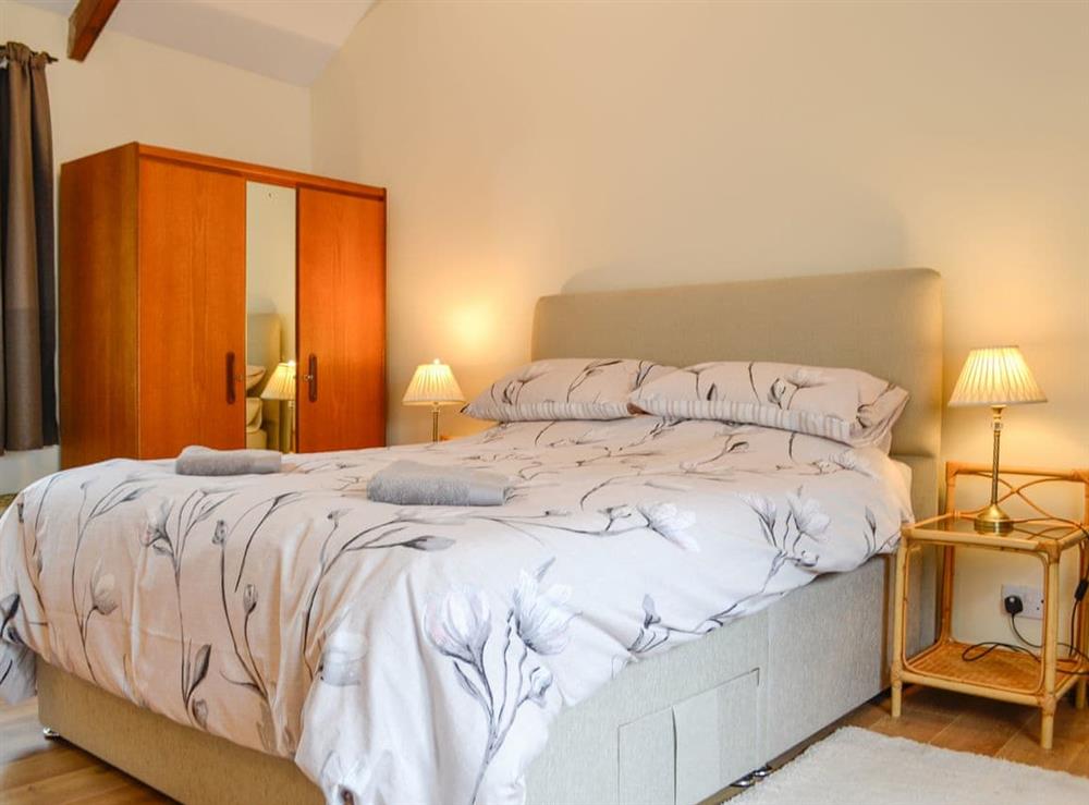 Welcoming double bedroom at Ty Hir in Pontyates, near Kidwelly, Dyfed