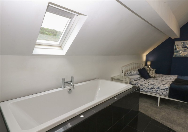 The bathroom at Ty Llwyd, Llandudno