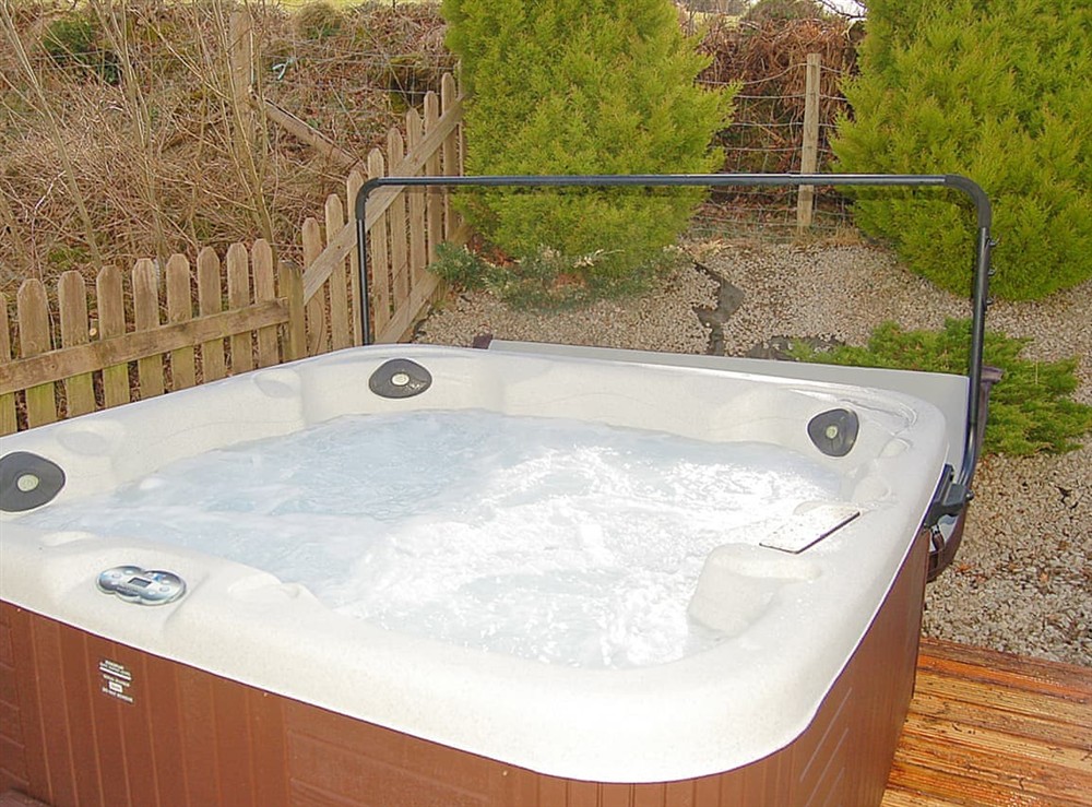 Hot tub at Ty Pen Y Bryn in Dolgellau, Gwynedd