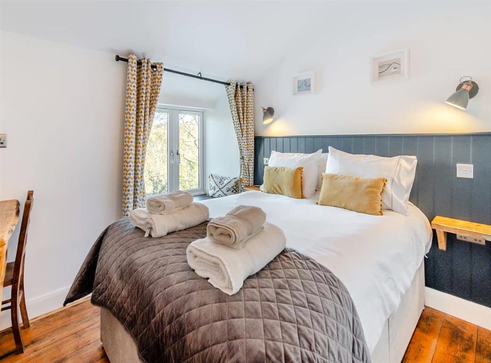 Double bedroom at Ty Rhiw in Cilgerran, Dyfed