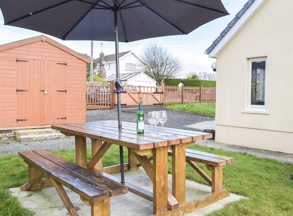 Outdoor eating area at Ty Twt in Clynderwen, Dyfed