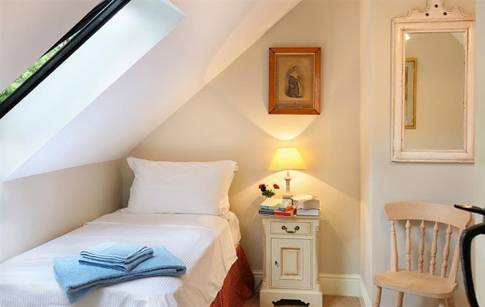 Twin bedroom with 3’ beds at Tyddyn Derwen, Bodnant Estate