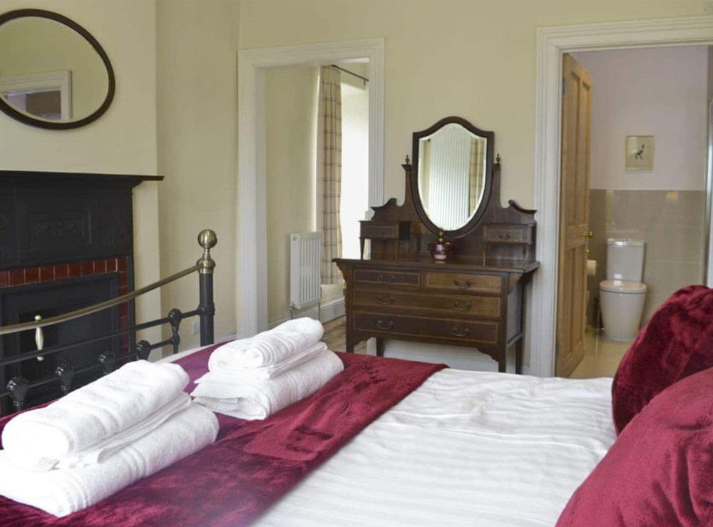 Charming double bedroom with en-suite facilities at Tyllwyd Farmhouse in Capel Bangor, near Aberystwyth, Dyfed