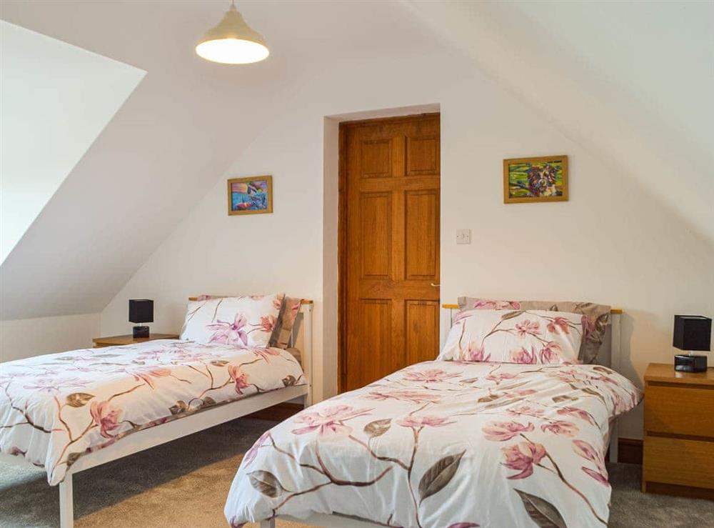 Twin bedroom at Tyn-y-Canol in Johnston, near Haverfordwest, Dyfed
