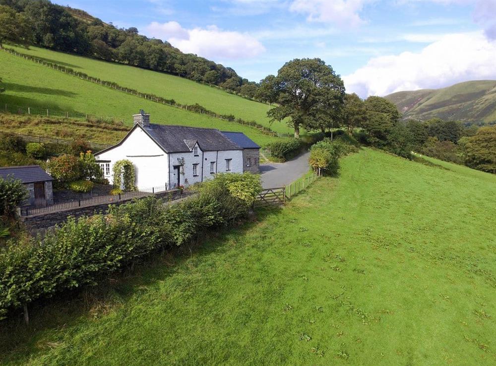 Delightful idyllic cottage set in a stunning landscape at Tyn Y Ffordd in Machynlleth, Gwynedd