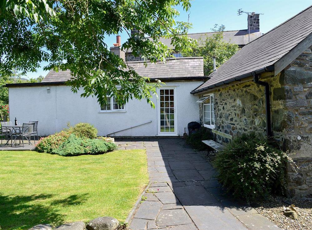 Lovely traditional single storey Welsh cottage