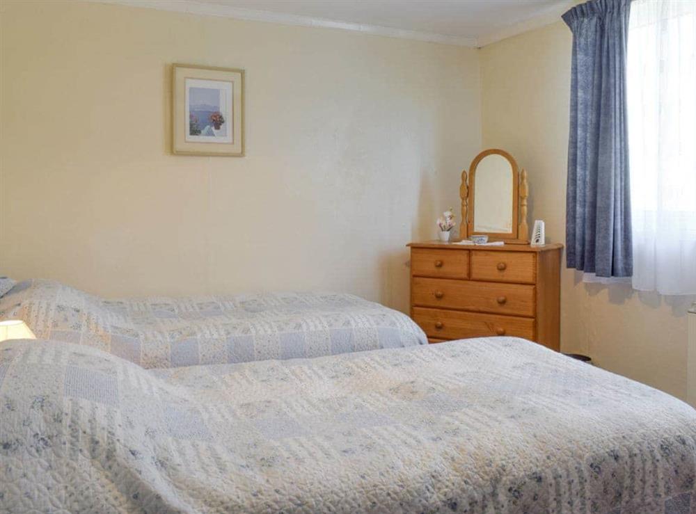 Light and airy twin bedroom at Tynlone Villa in Swyddffynnon, near Devils Bridge, Dyfed