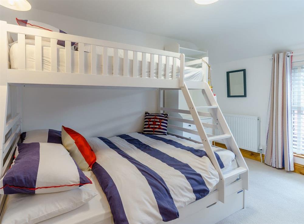 Bunk bedroom at Tyr LLyr in Penclawdd, Glamorgan, West Glamorgan