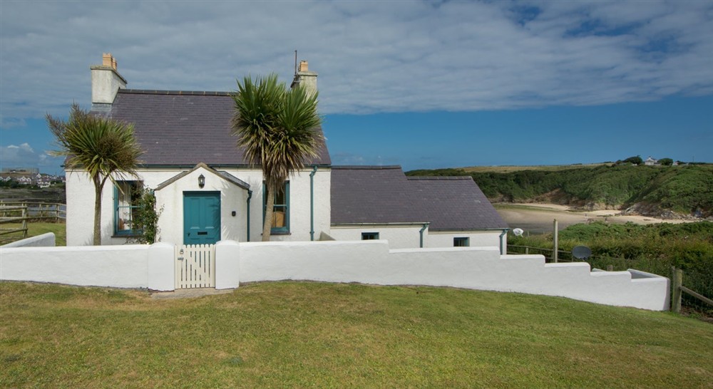 Exterior of Tywyn Cottage Cemaes Bay, Anglesey (photo 2) at Tywyn Cottage in Cemaes Bay, Anglesey