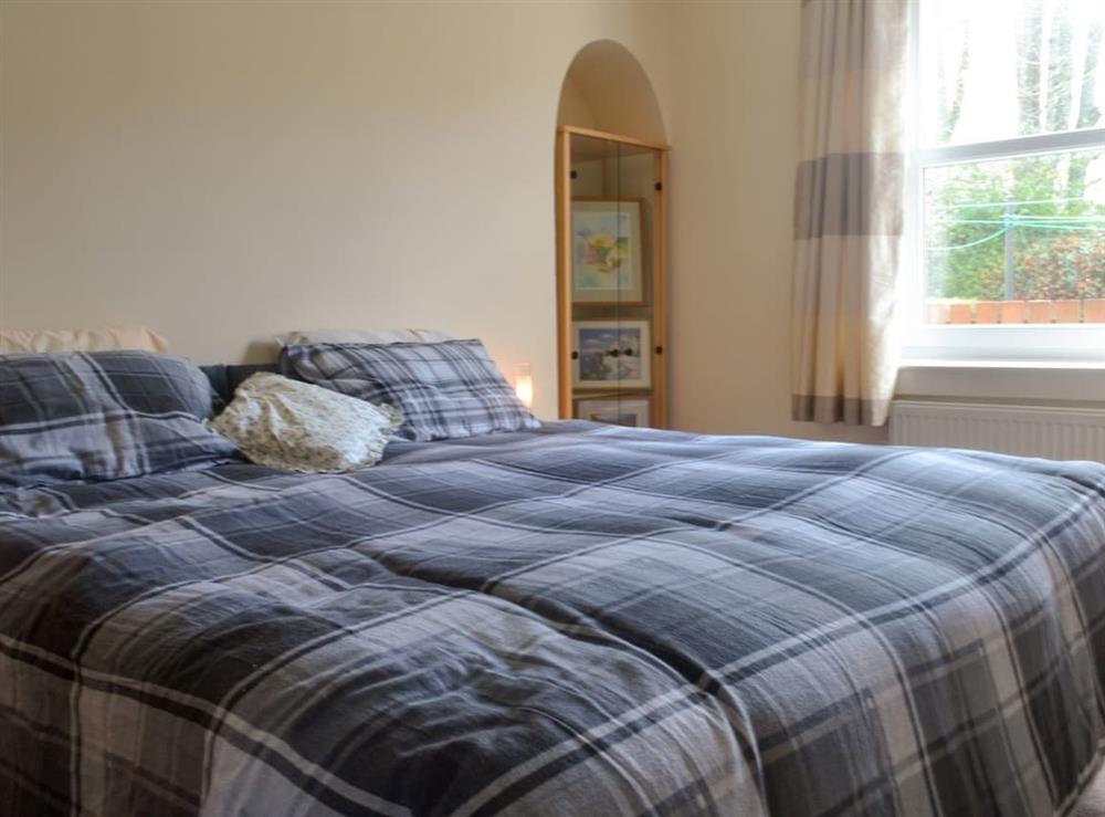 Relaxing double bedroom at Uimhir a Do in Rosneath, near Helensburgh, Dumbartonshire