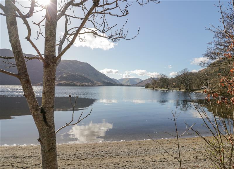 The setting around Ullswater View Apartment