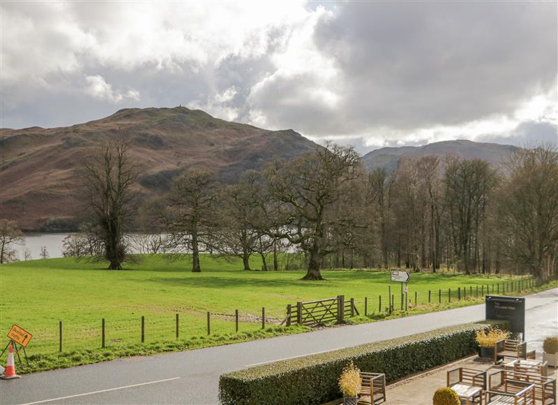 The setting around Ullswater View Apartment