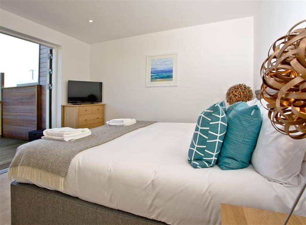 Double bedroom (photo 2) at Una Aurum 56 in St Ives, England