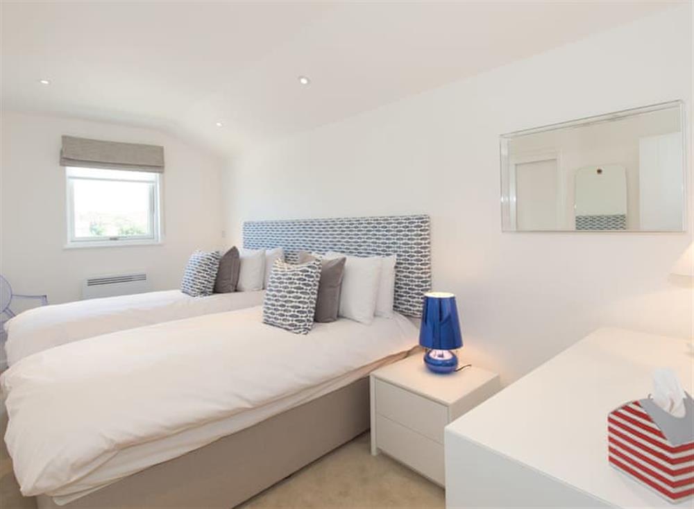 Twin bedroom at Una Stannum 49 in St Ives, England