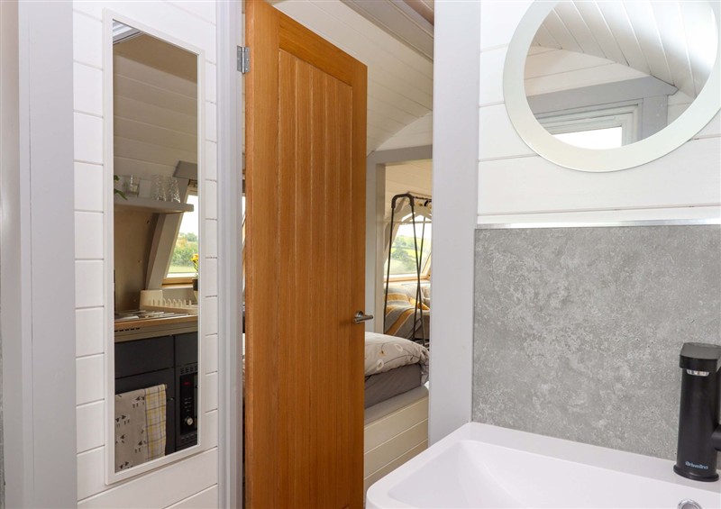 The bathroom (photo 2) at Under Oak Pod, Totnes