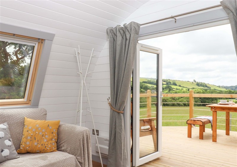 The living room at Under Oak Pod, Totnes
