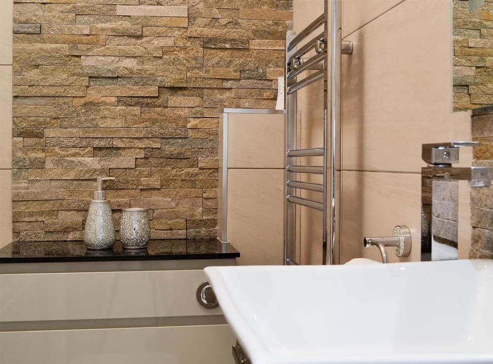 Gorgeous bathroom with shower over jacuzzi bath at The Outlook, 