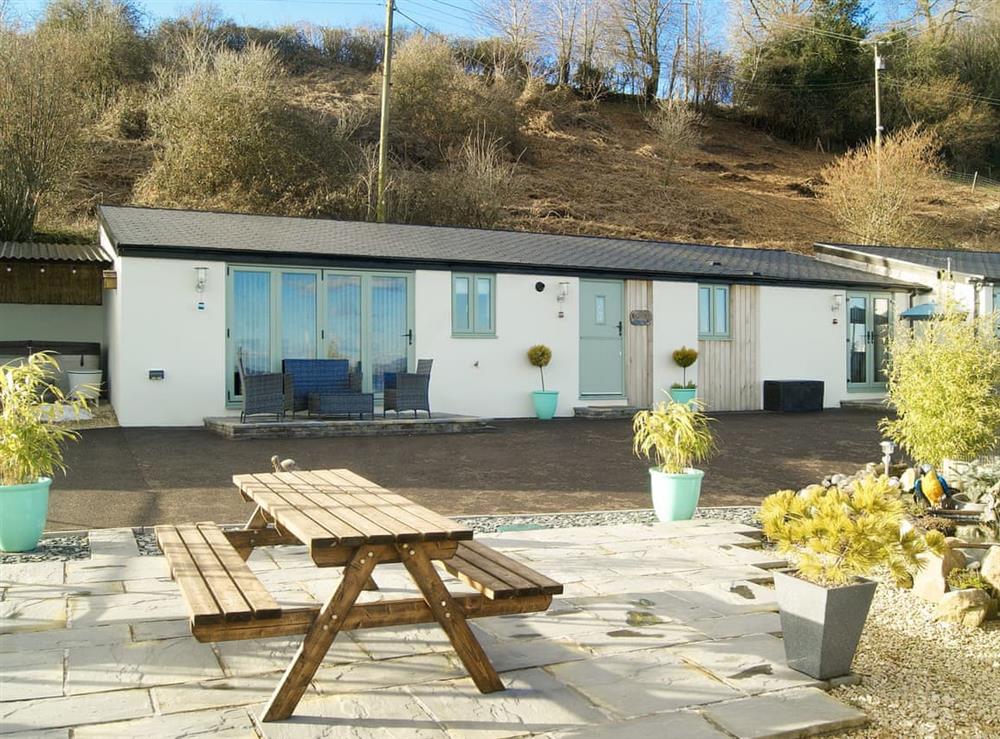 Wonderful holiday home with hot tub at The Outlook, 