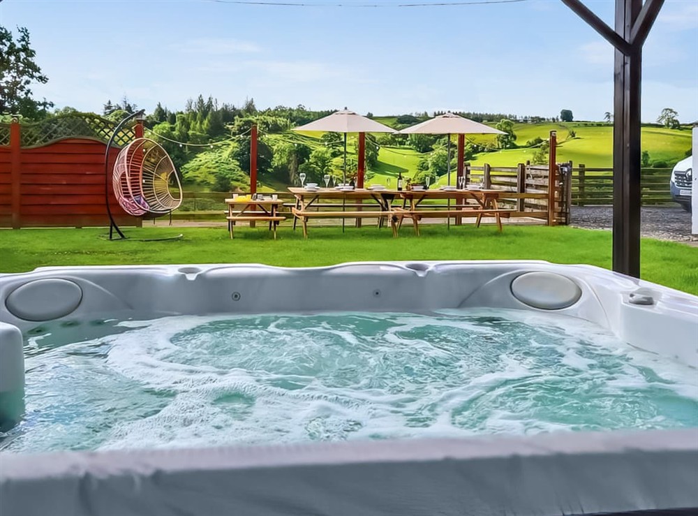 Hot tub at Upper Caerfaelog in llanbister, Powys