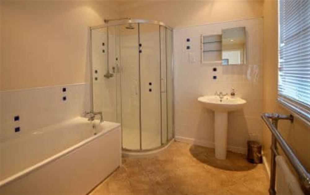 Bathroom at Upper Cobblestones in St Mawes, Cornwall