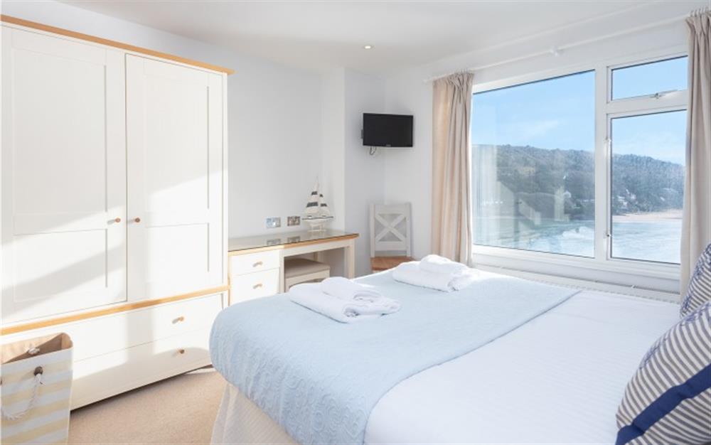 Bedroom 2 with king bed at Upper Deck (Sunny Cliff Cottage) in Salcombe