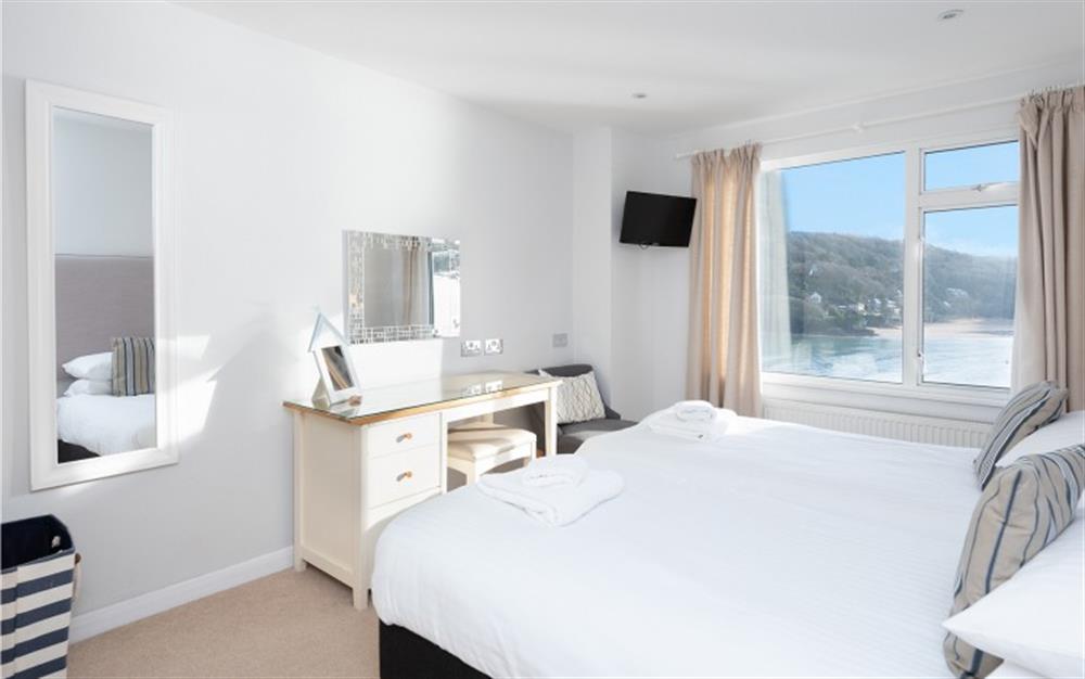 Bedroom 3 with twin beds at Upper Deck (Sunny Cliff Cottage) in Salcombe