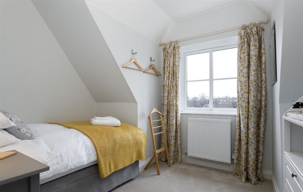 Single bedroom with additional trundle bed at Upper End House, Shipton-under-Wychwood