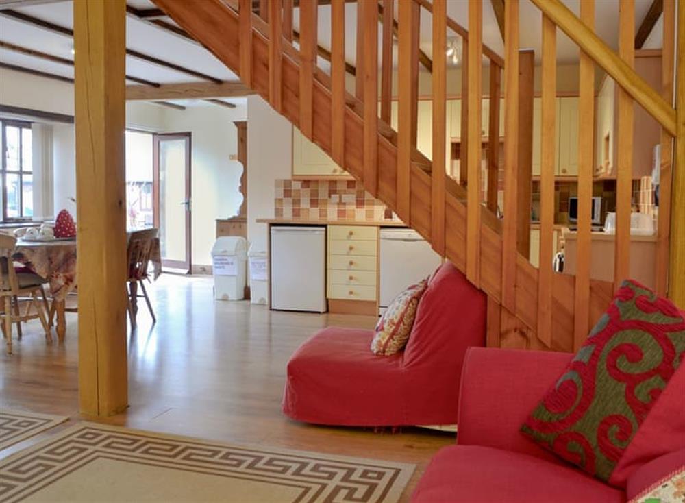 Upper Kington Farm Cottages - The Barn in Ringwood, Hampshire sleeps 5