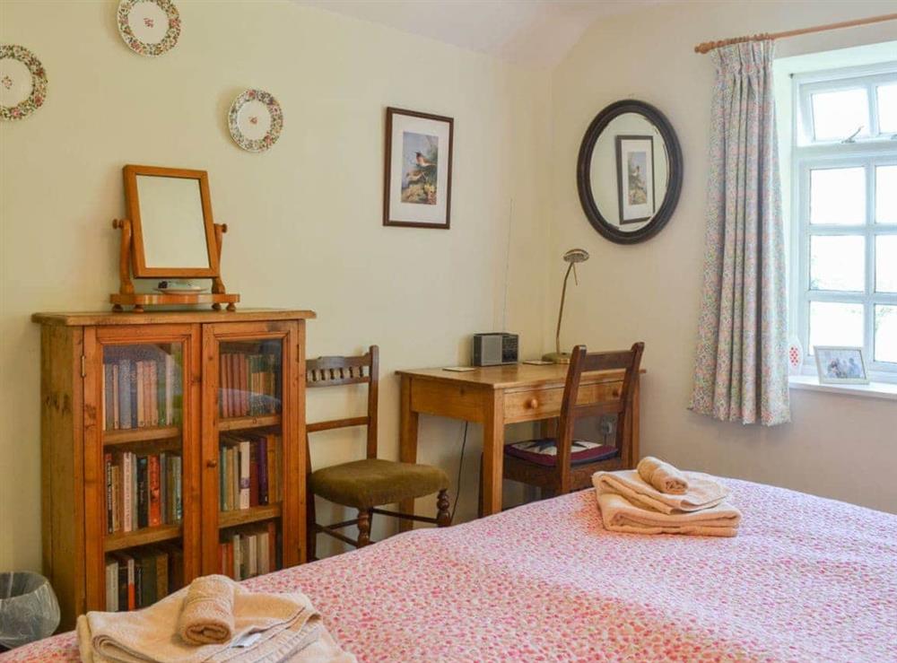 Spacious and welcoming twin bedded room at Upper Stanbatch Cottage in Wentnor, near Bishops Castle, Shropshire