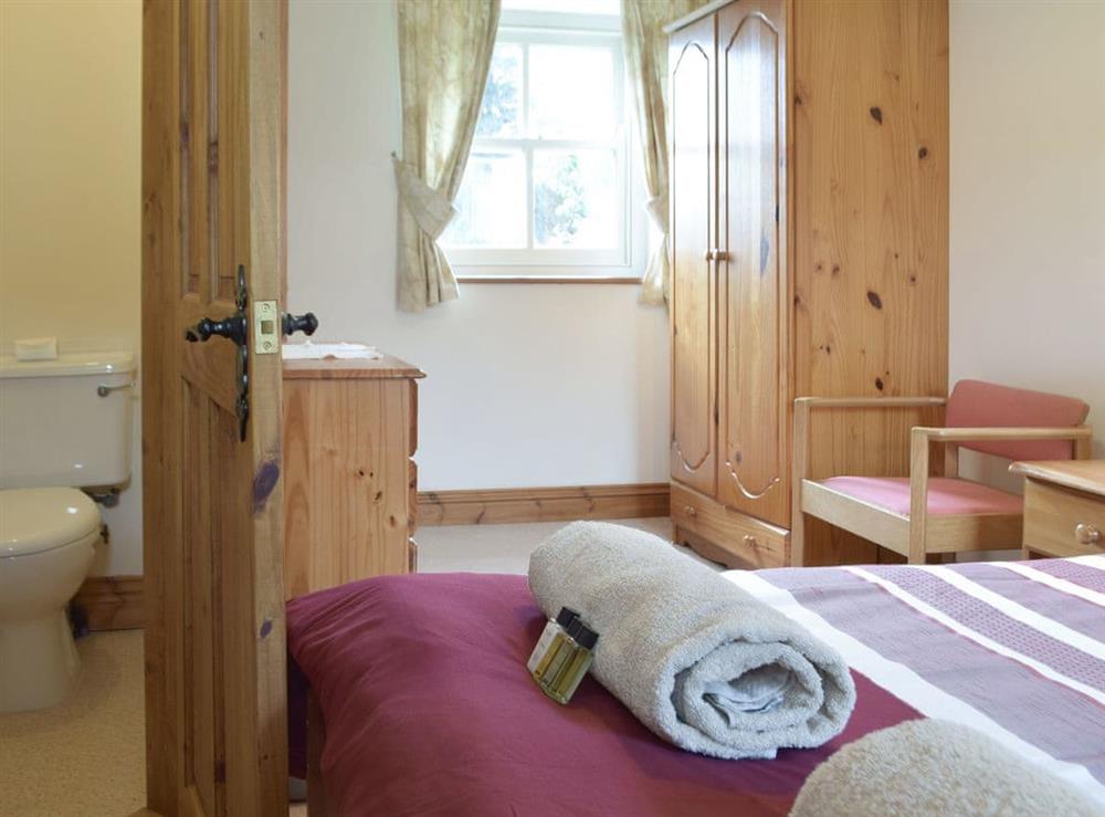 Peaceful en-suite double bedroom at Cothi Cottage, 