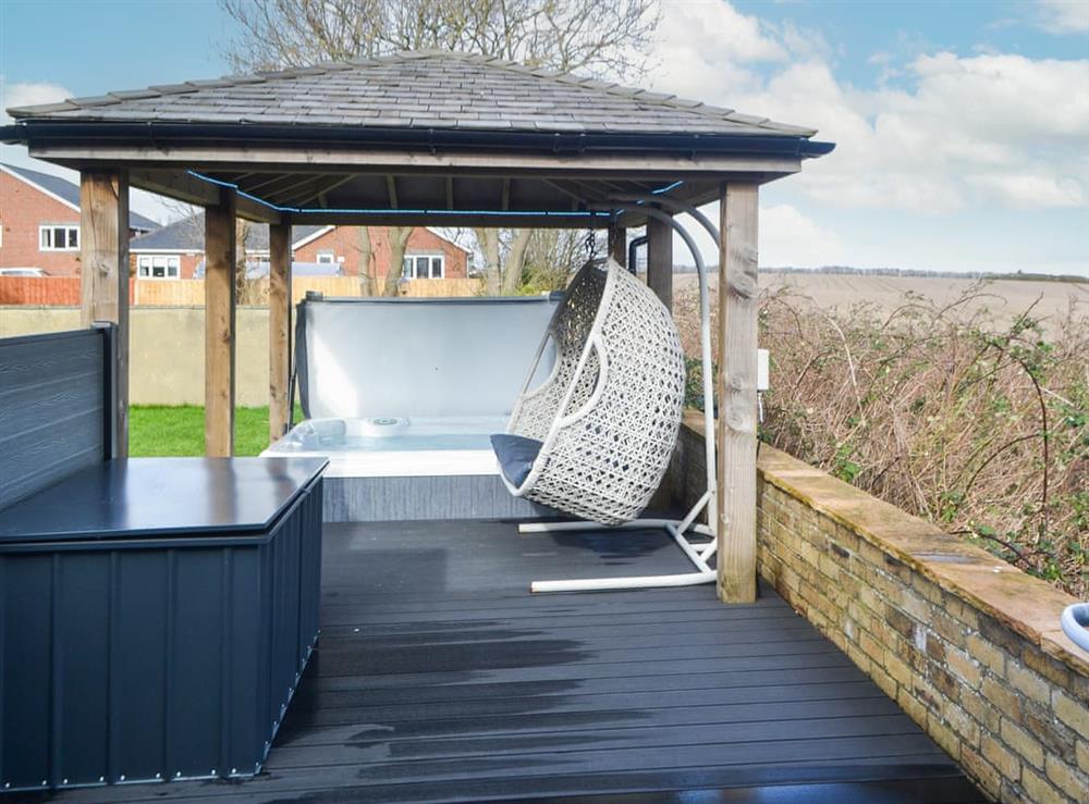 Hot tub at Valhalla Cottage Retreat in South Broomhill, near Amble, Northumberland