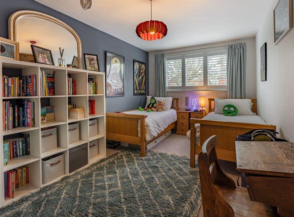 Twin bedroom at Vallance House in Hove, East Sussex